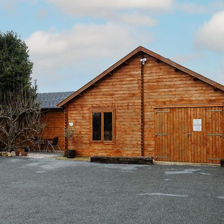 Air Conditioned Log Cabin Free Parking Near Cambridge Exterior photo