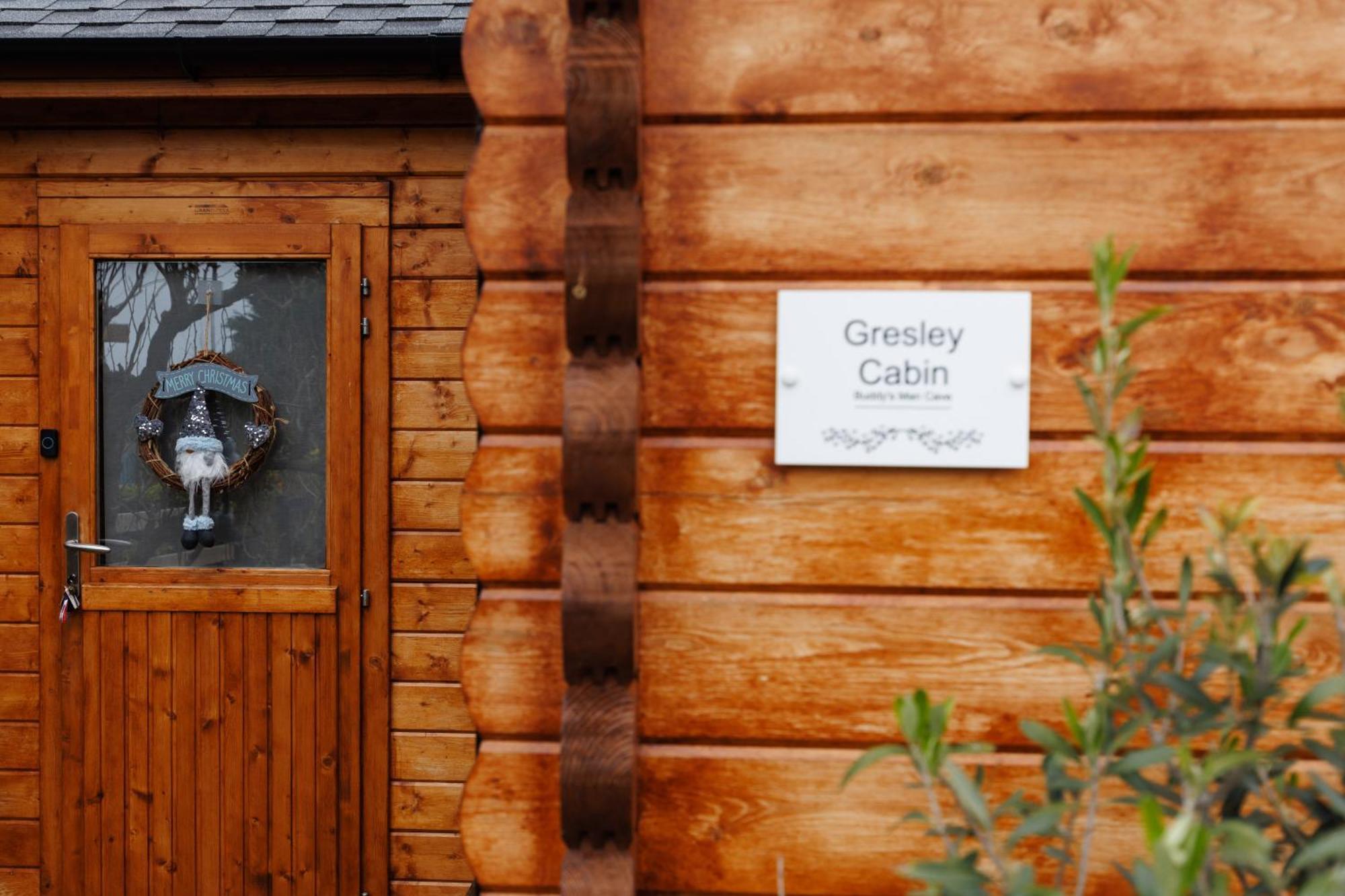 Air Conditioned Log Cabin Free Parking Near Cambridge Exterior photo